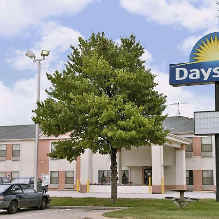 Days Inn By Wyndham Walcott Davenport Екстериор снимка