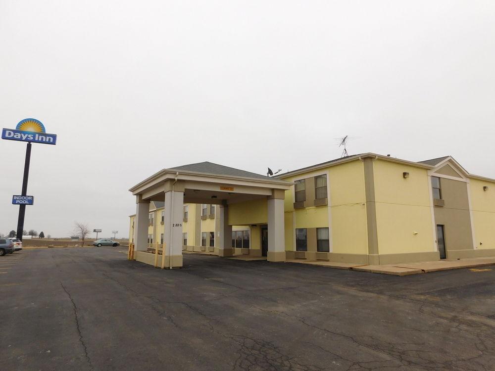 Days Inn By Wyndham Walcott Davenport Екстериор снимка