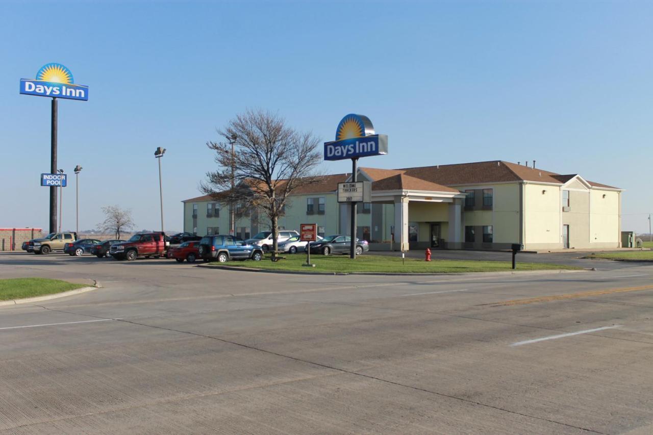 Days Inn By Wyndham Walcott Davenport Екстериор снимка
